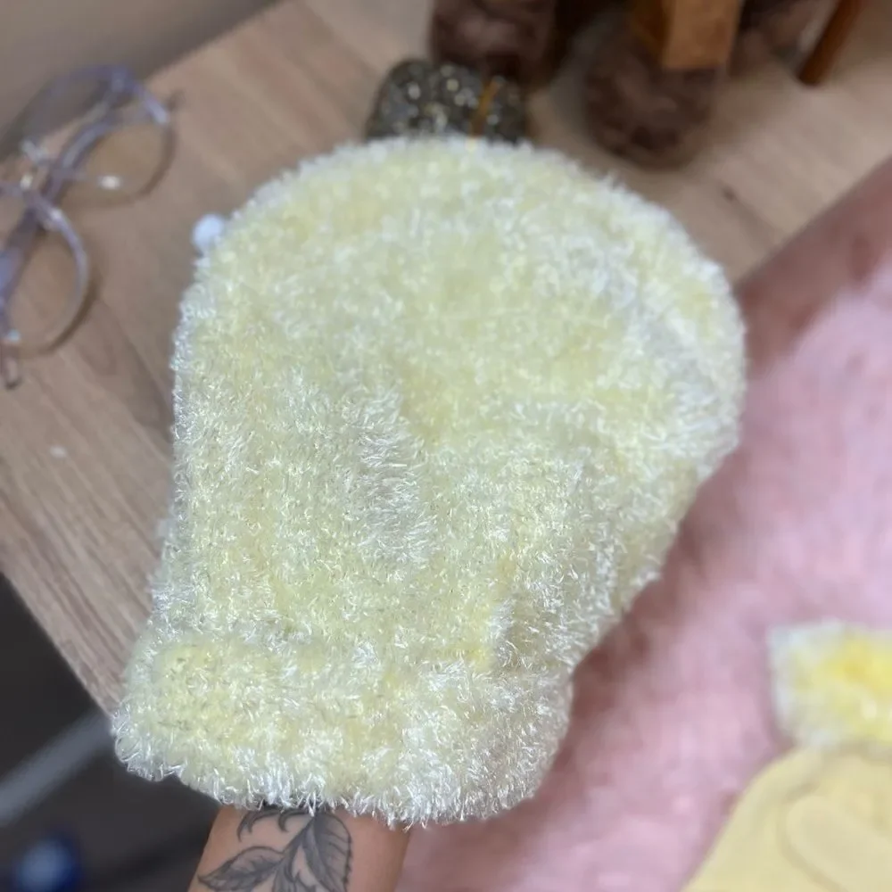 Beanie and gloves yellow